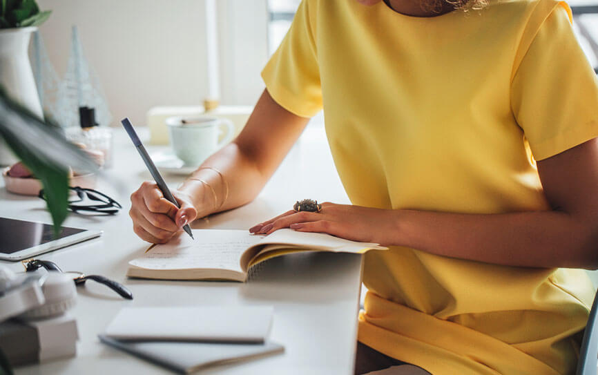 woman writing a plan in the notebook